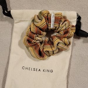 NWT Chelsea King Tuscan Bold Scrunchie